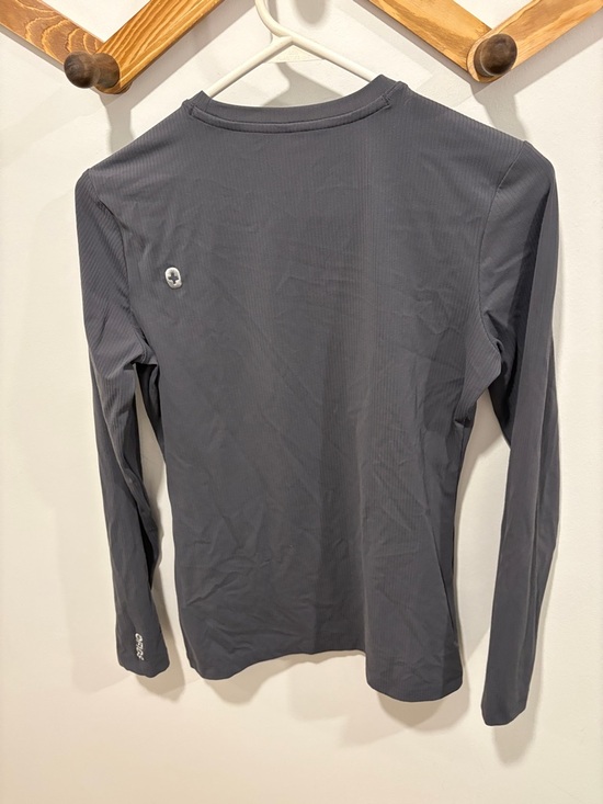 FIGS women's long-sleeve performance top - Picture 7 of 8